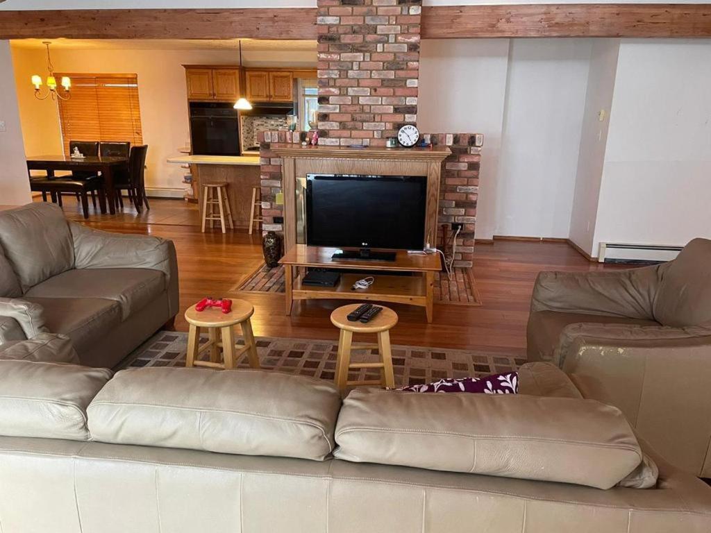Metchosin Beach House Victoria Bagian luar foto