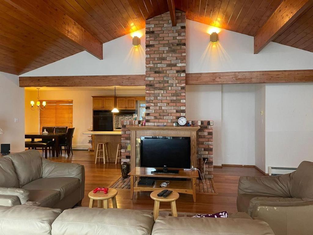 Metchosin Beach House Victoria Bagian luar foto