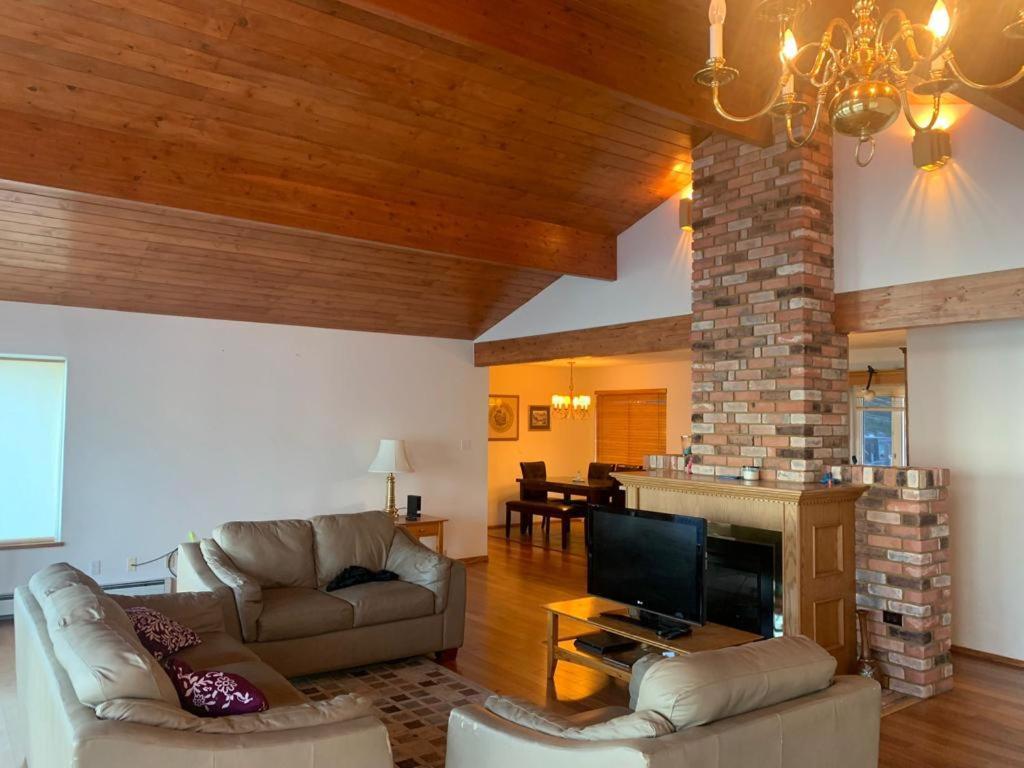 Metchosin Beach House Victoria Bagian luar foto