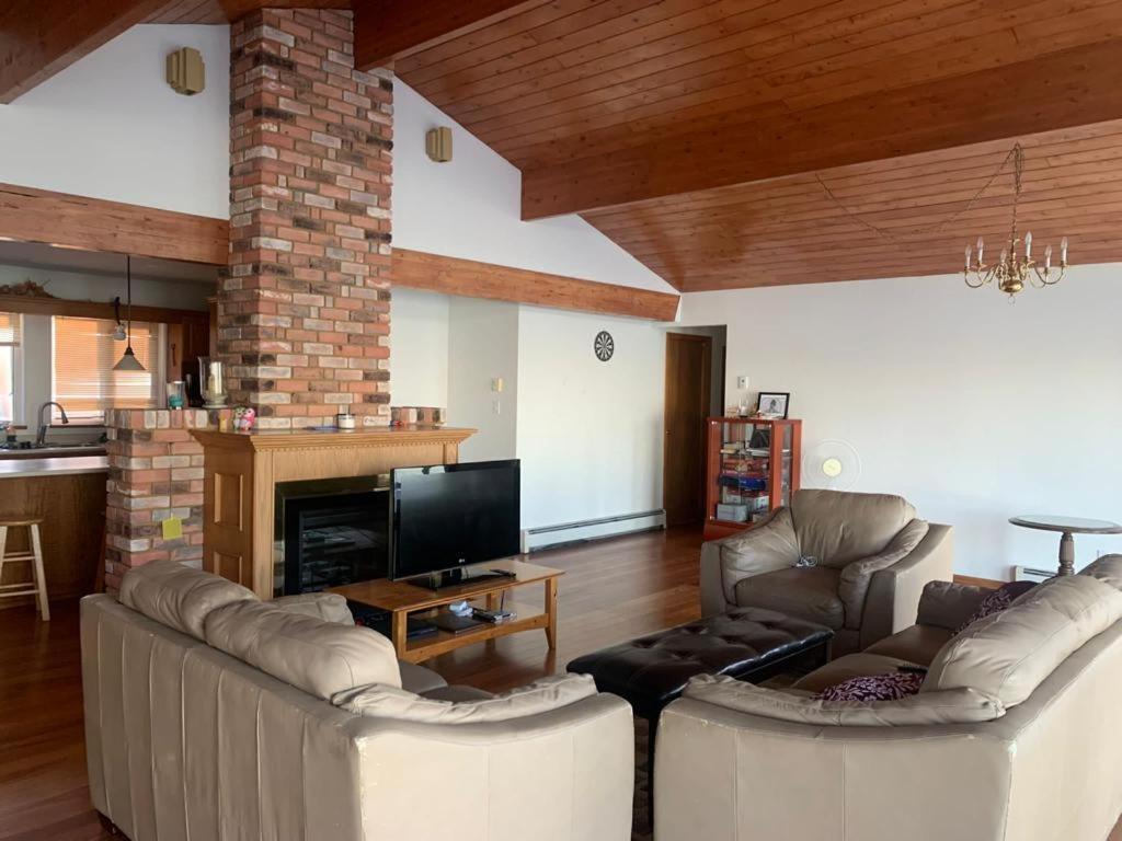 Metchosin Beach House Victoria Bagian luar foto