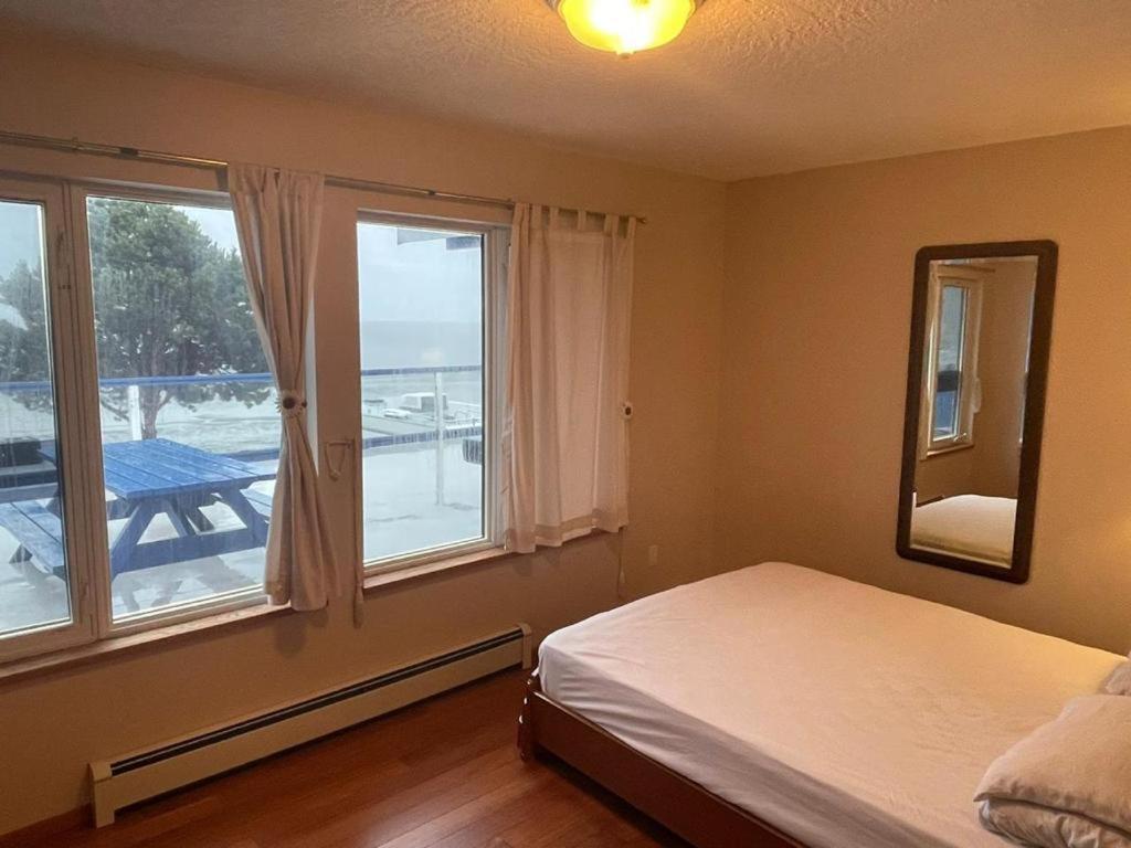 Metchosin Beach House Victoria Bagian luar foto