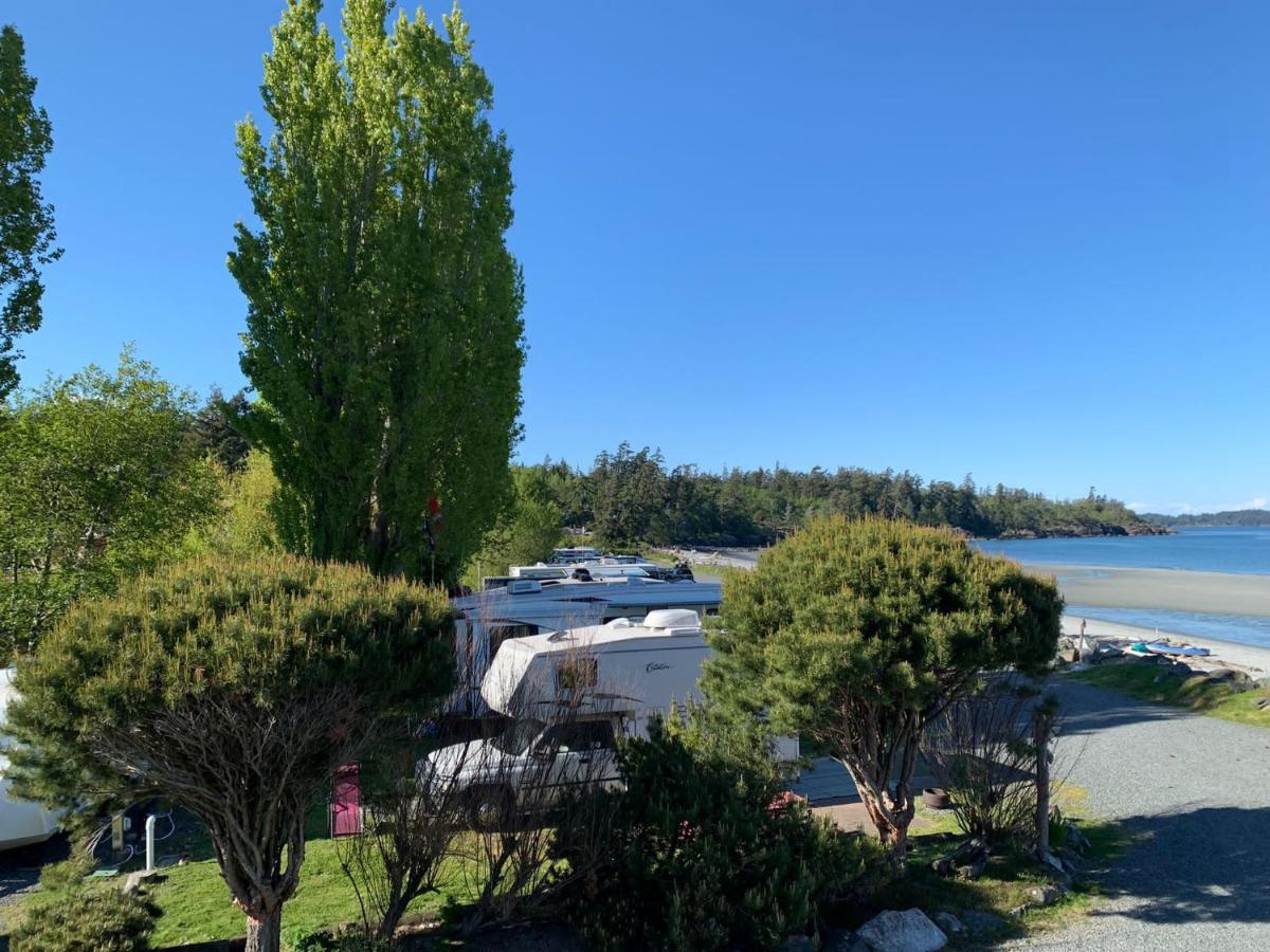 Metchosin Beach House Victoria Bagian luar foto